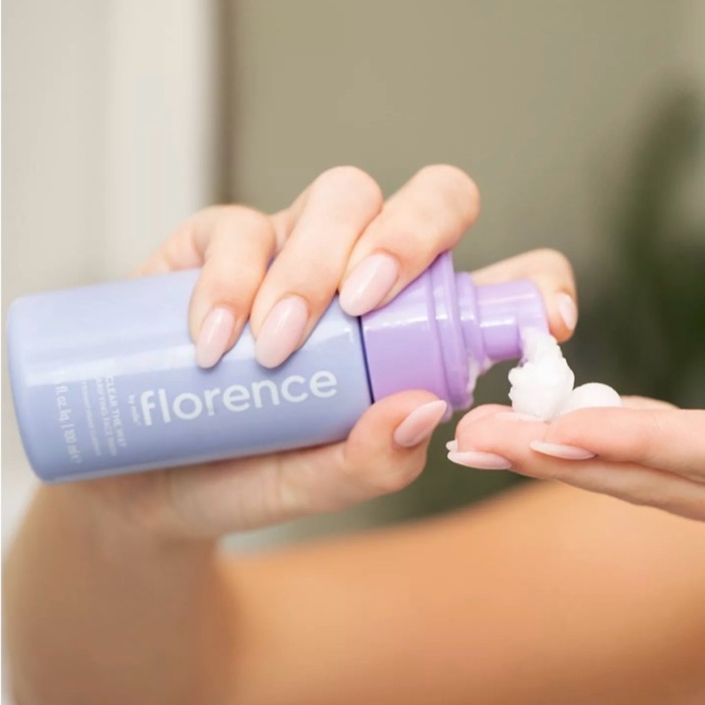 Florence Clear the Way, clarifying face wash